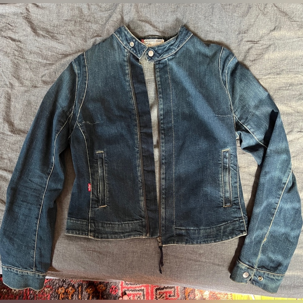 Levi’s woman biker style denim jacket, size large